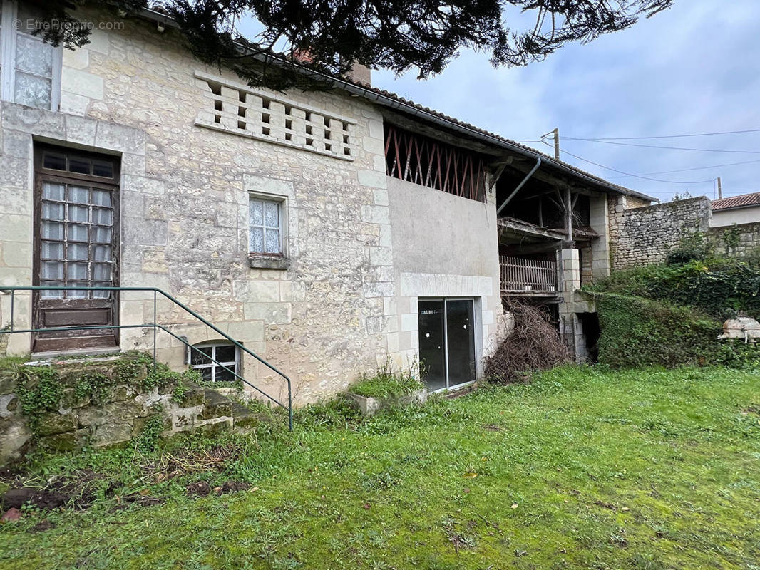 Maison à CURCAY-SUR-DIVE