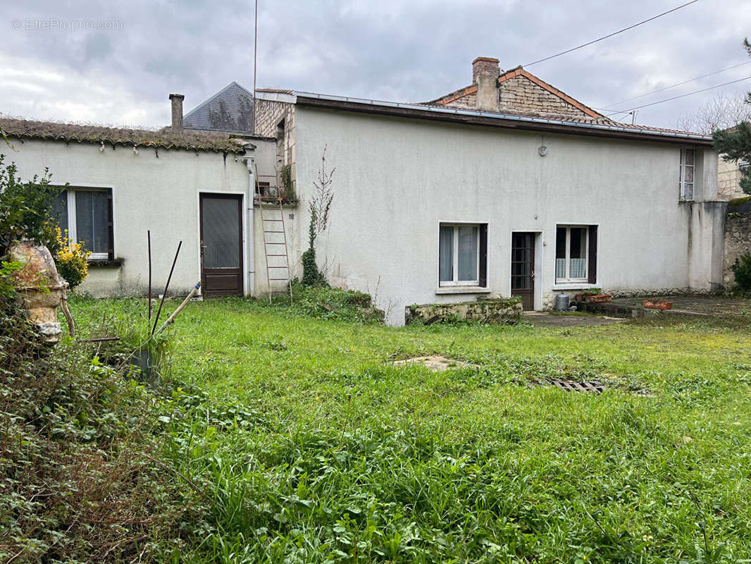 Maison à CURCAY-SUR-DIVE