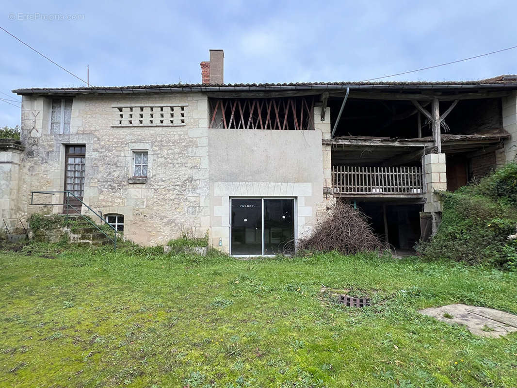 Maison à CURCAY-SUR-DIVE