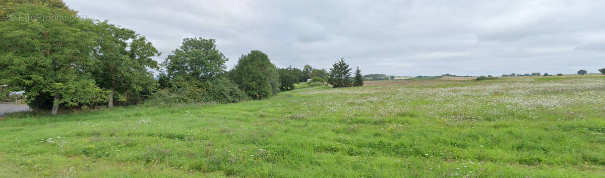 Terrain à SAINT-BEAUZIRE