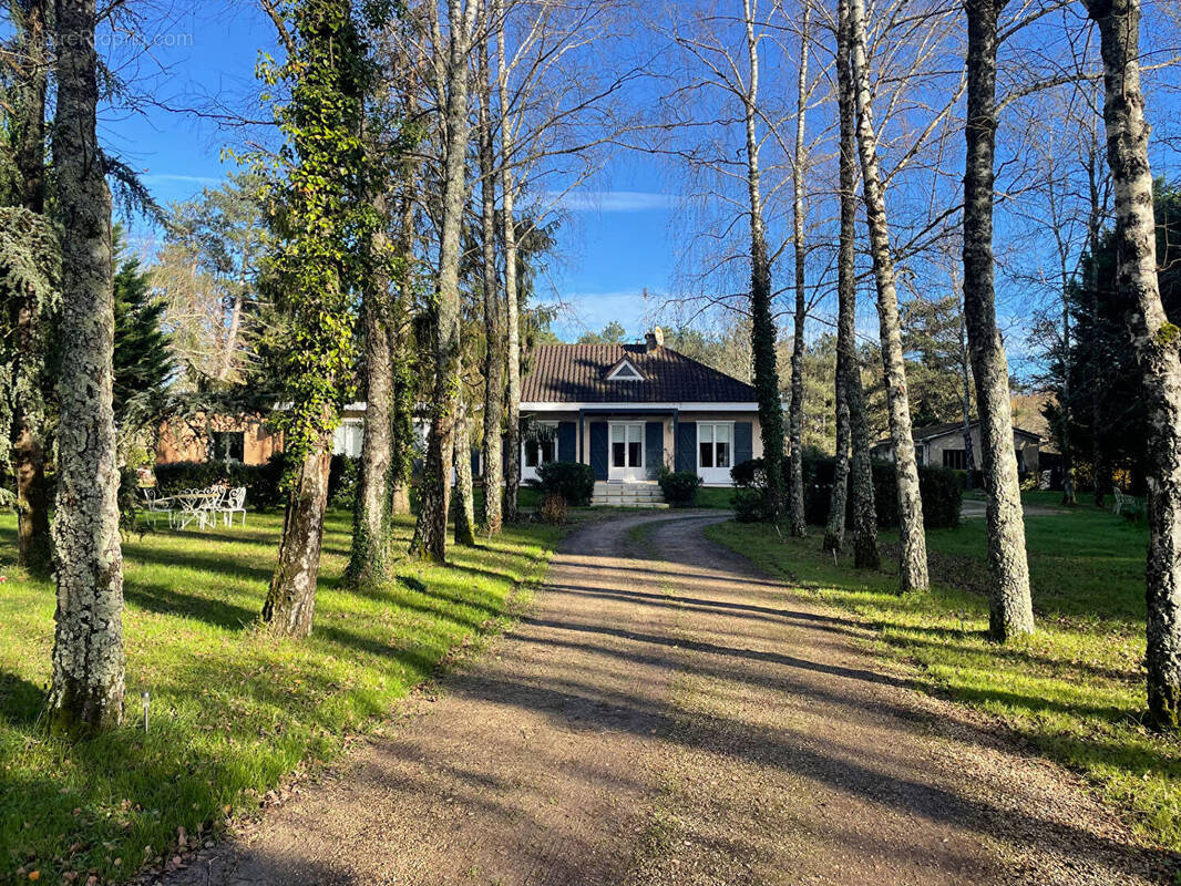 Maison à LIGUGE