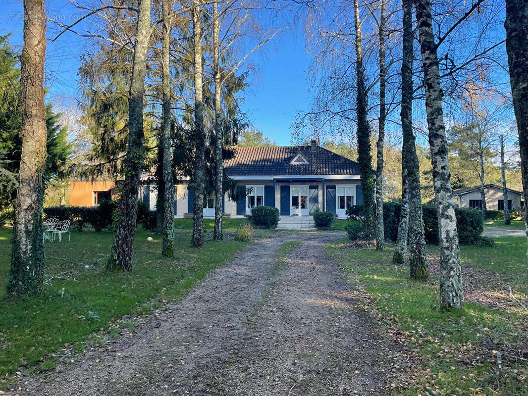 Maison à LIGUGE