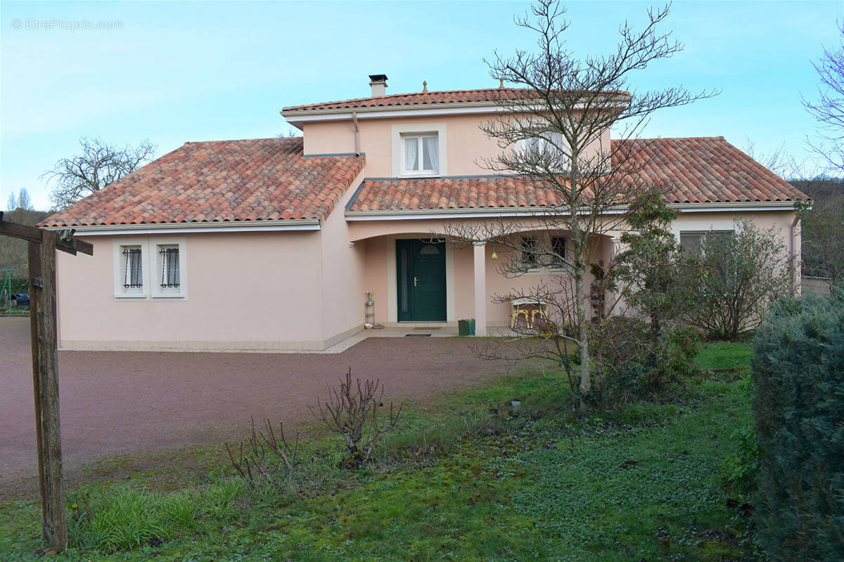 Maison à BONNEUIL-MATOURS