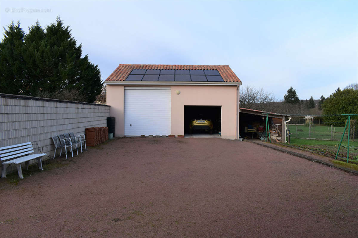 Maison à BONNEUIL-MATOURS