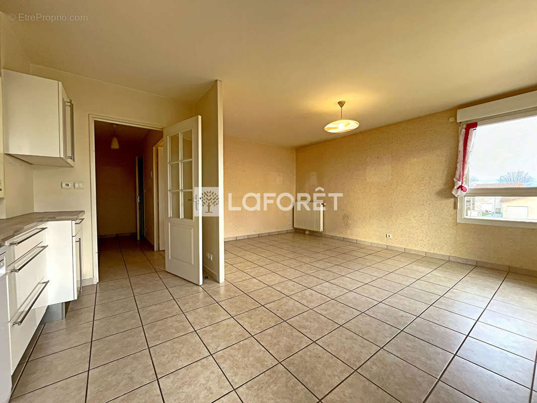 Appartement à PERONNAS