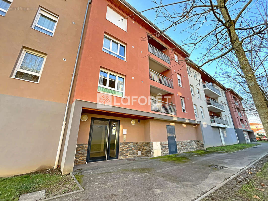 Appartement à PERONNAS