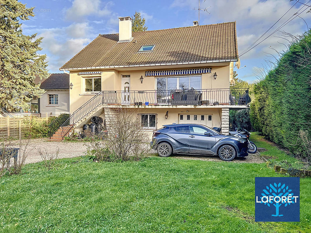 Maison à D&#039;HUISON-LONGUEVILLE