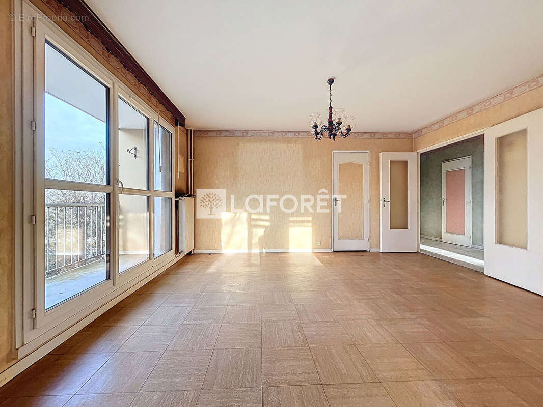 Appartement à VERNEUIL-SUR-SEINE