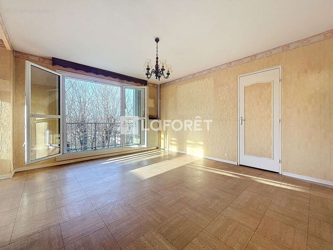 Appartement à VERNEUIL-SUR-SEINE