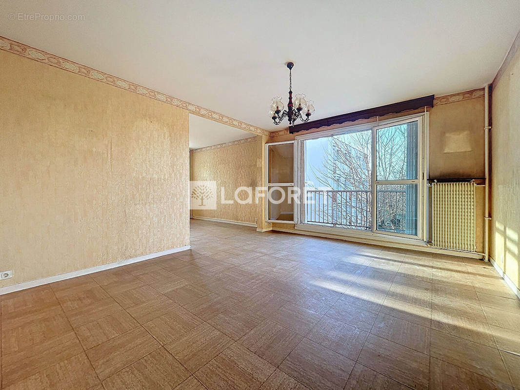 Appartement à VERNEUIL-SUR-SEINE