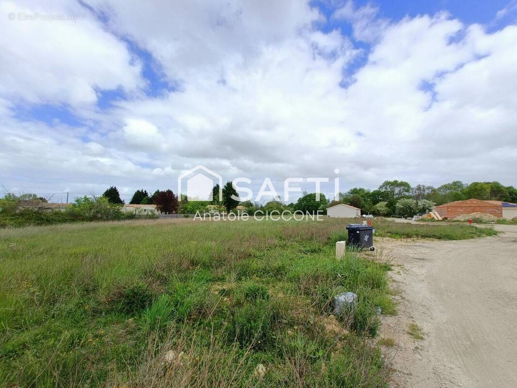 Photo 1 - Terrain à LESPARRE-MEDOC