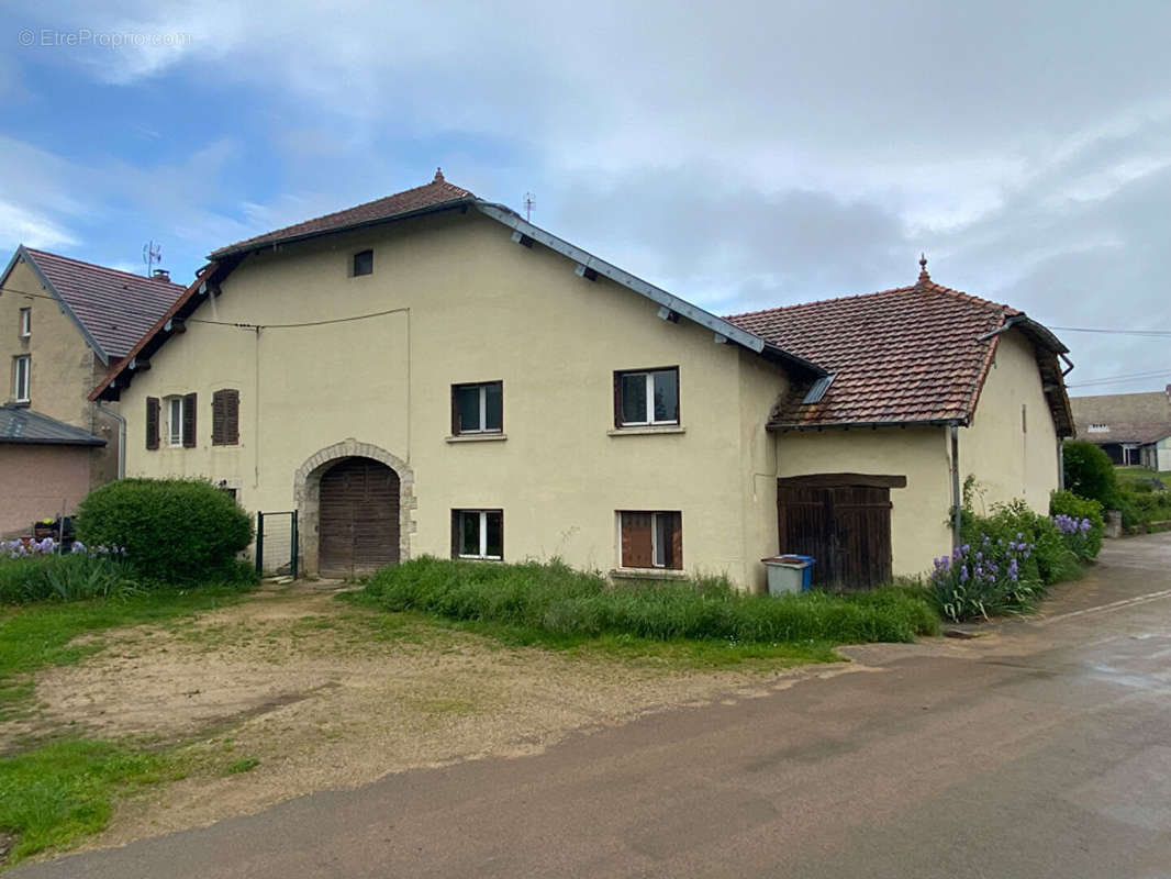 Appartement à CHAUSSENANS