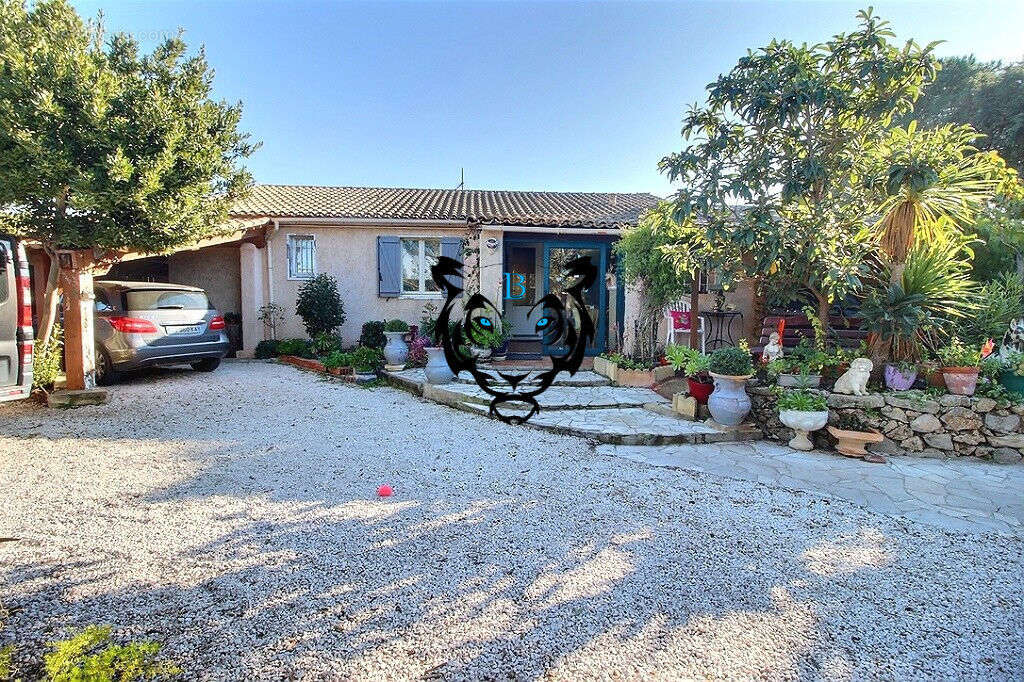 Maison à ROQUEBRUNE-SUR-ARGENS