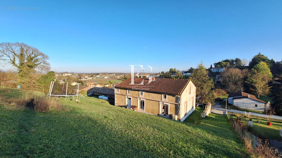 Maison à CHATEAUNEUF-SUR-CHARENTE