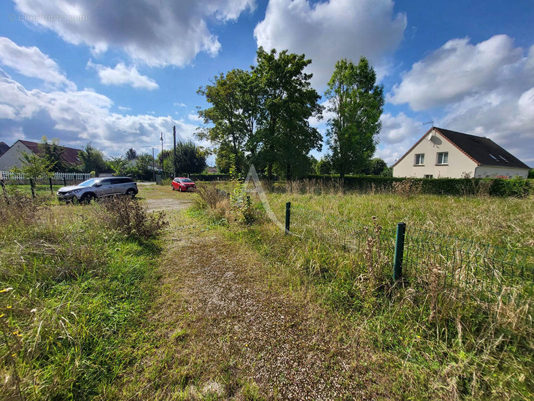 Terrain à MOUSSEAUX-LES-BRAY