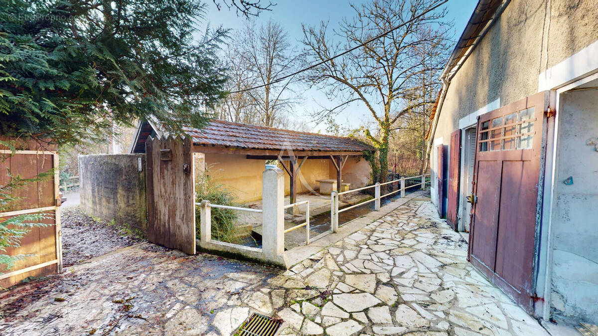 Maison à VERNOU-LA-CELLE-SUR-SEINE