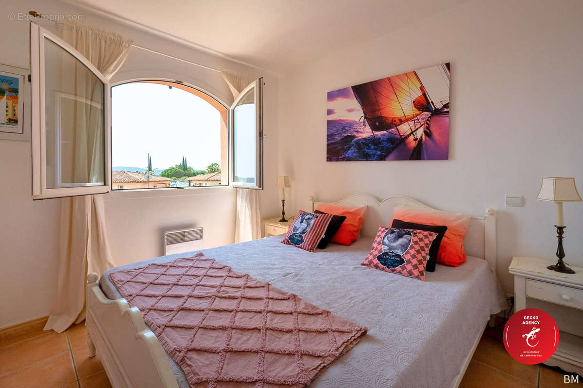 Appartement à ROQUEBRUNE-SUR-ARGENS