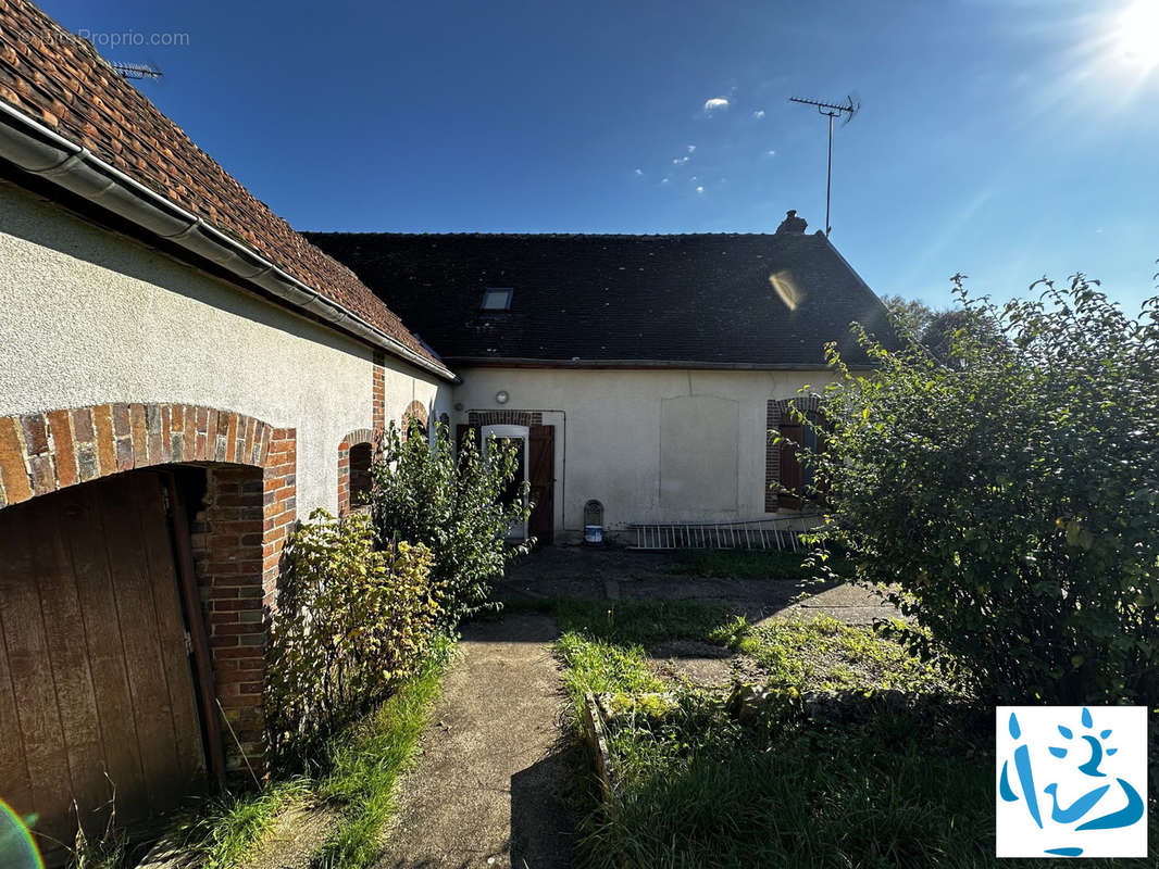 Maison à SAVIGNY-SUR-CLAIRIS