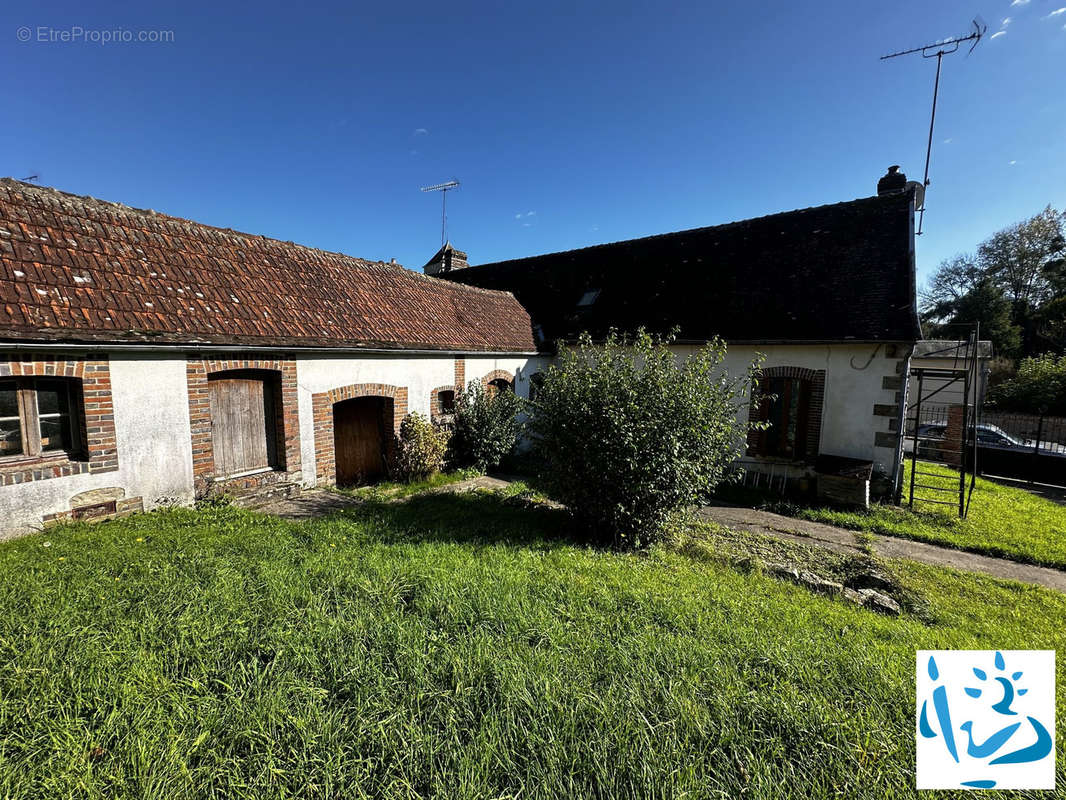 Maison à SAVIGNY-SUR-CLAIRIS