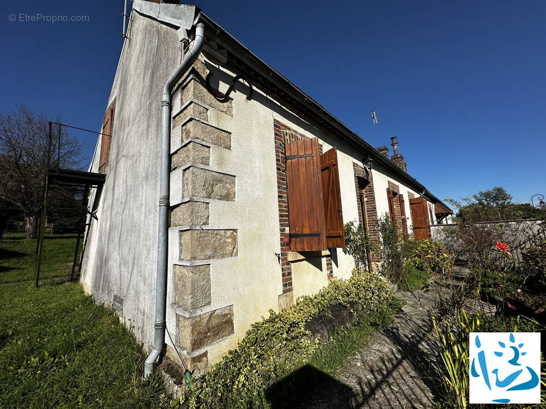 Maison à SAVIGNY-SUR-CLAIRIS