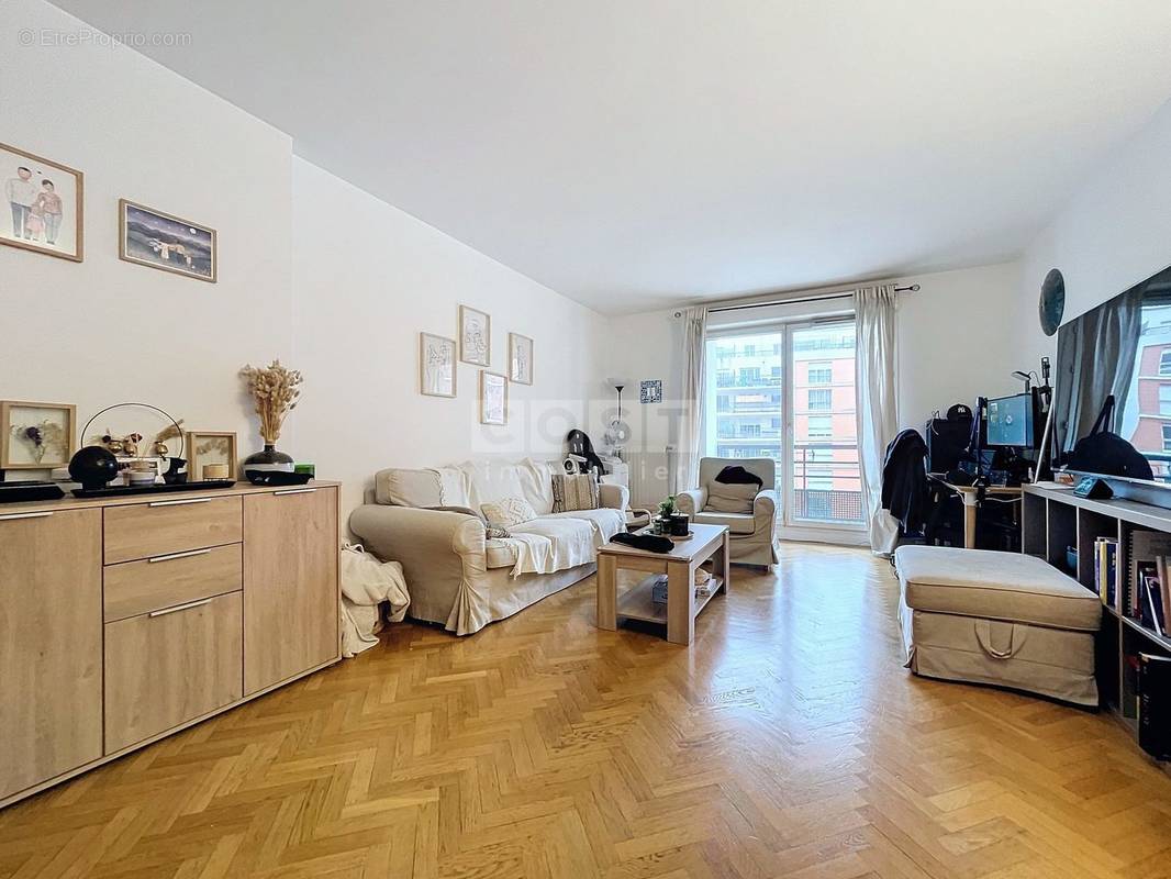 Appartement à COURBEVOIE