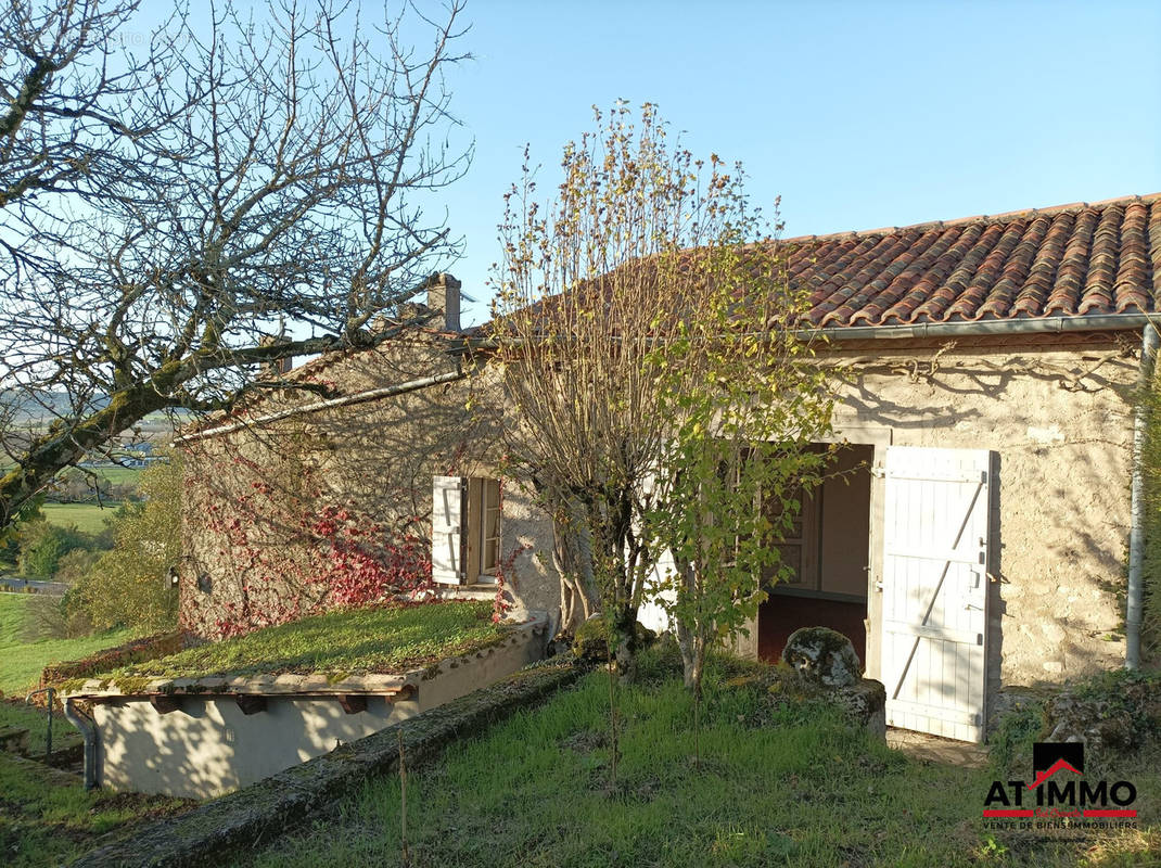 Maison à VILLEBOIS-LAVALETTE