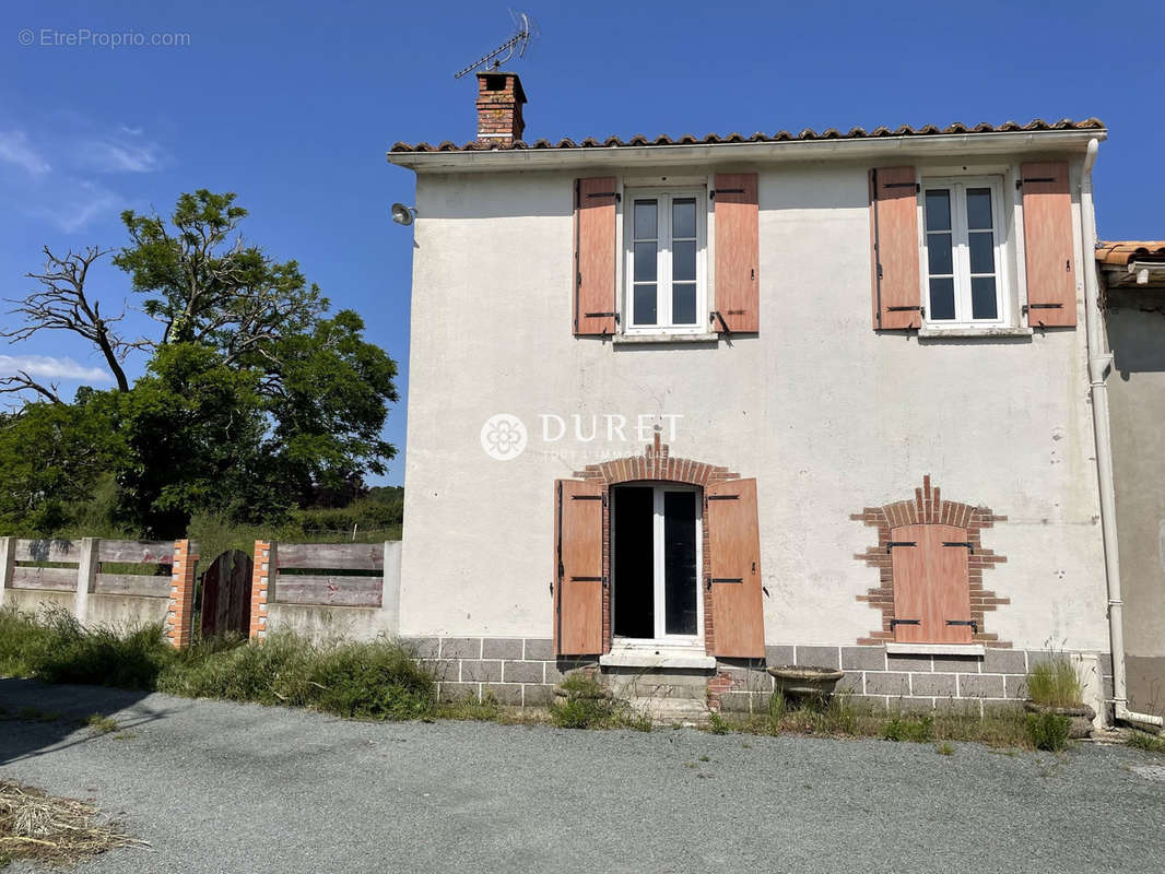 Maison à MONTAIGU