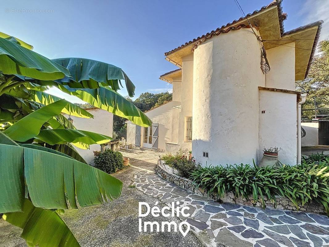 Maison à CHATEAUNEUF-GRASSE