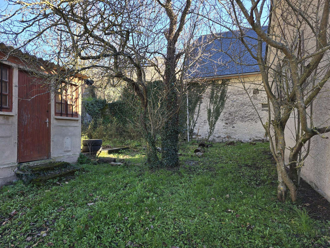 Parking à LUZ-SAINT-SAUVEUR