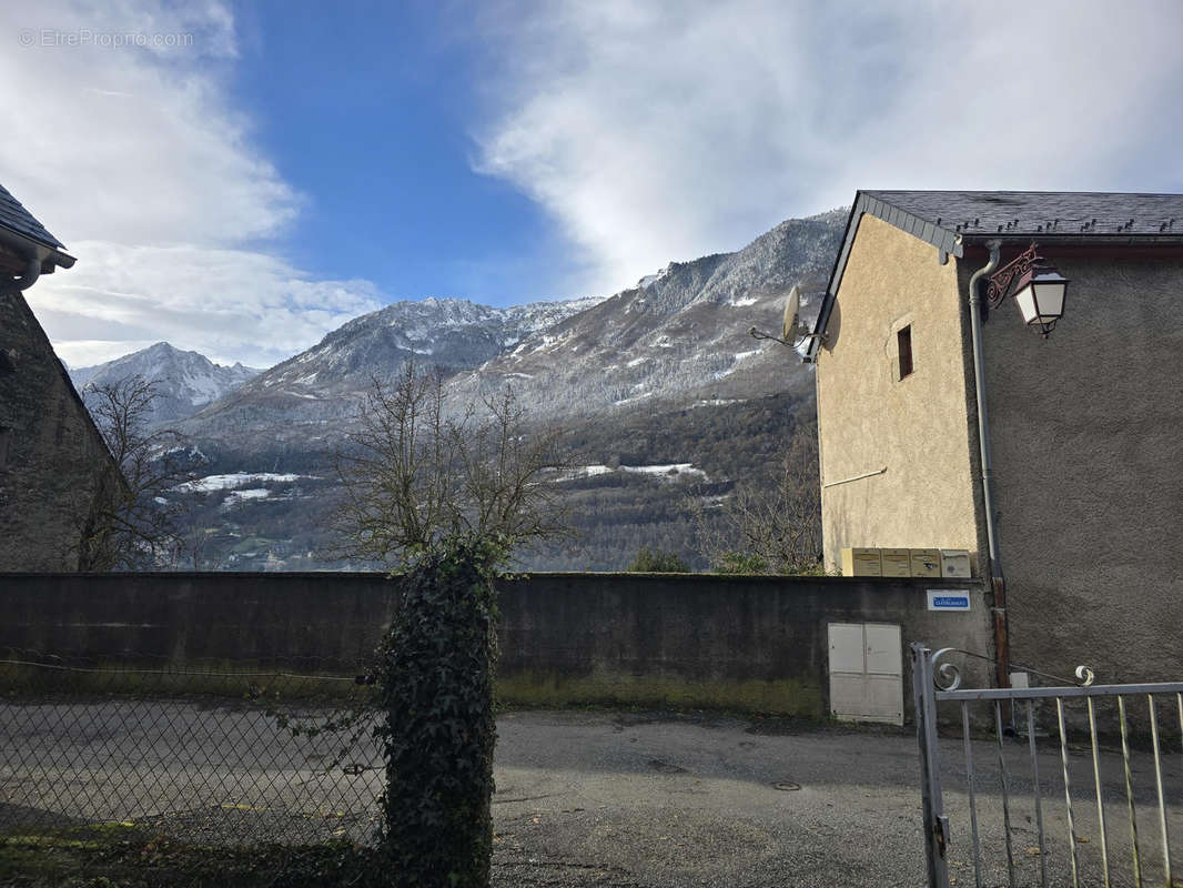 Parking à LUZ-SAINT-SAUVEUR