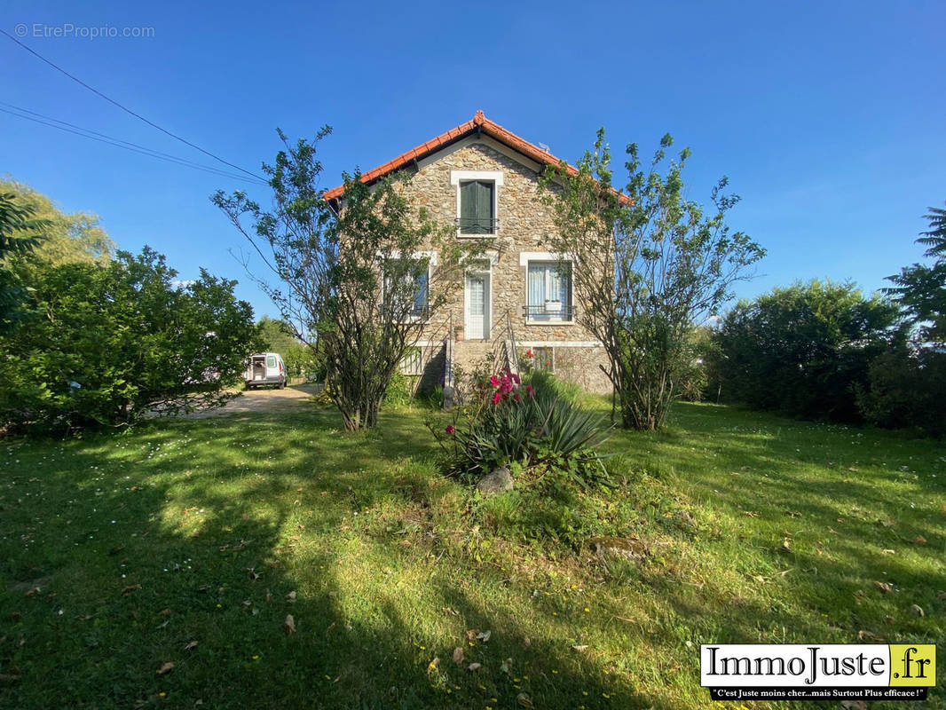 Maison à LES ESSARTS-LE-ROI