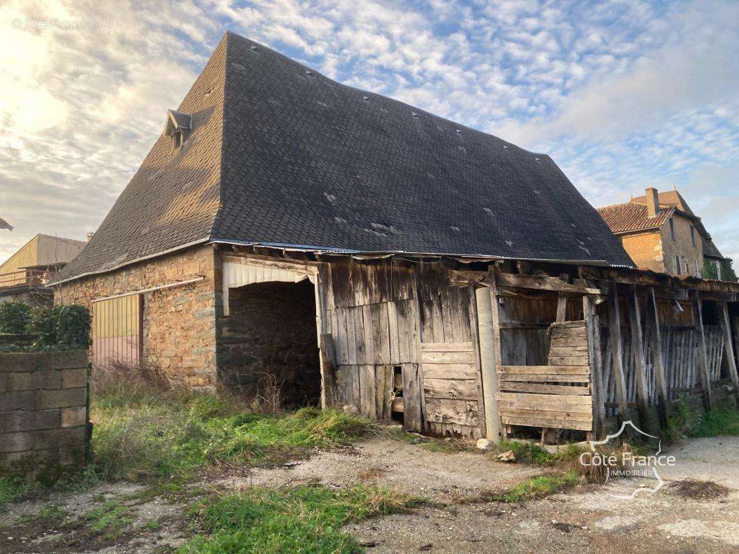 Maison à SAINT-SANTIN-DE-MAURS