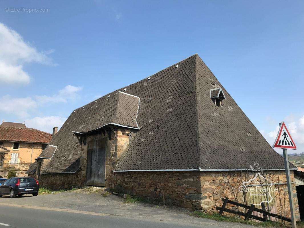 Maison à SAINT-SANTIN-DE-MAURS