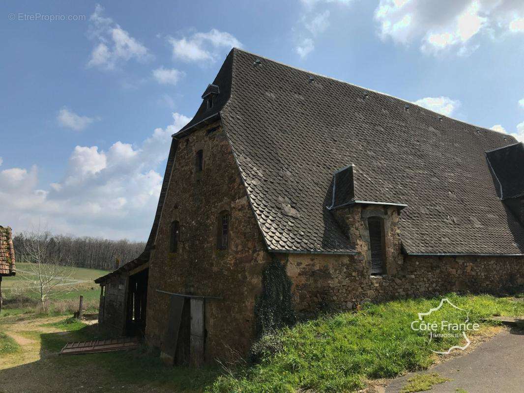 Maison à SAINT-SANTIN-DE-MAURS