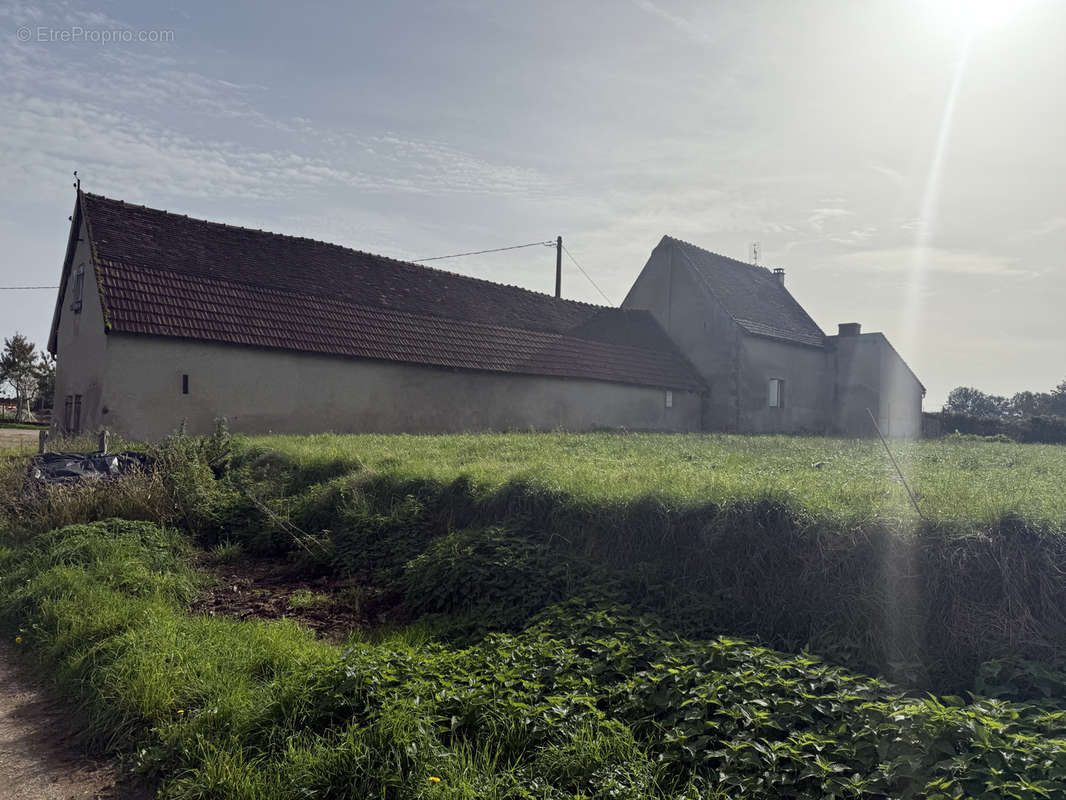 Maison à MONTILLY