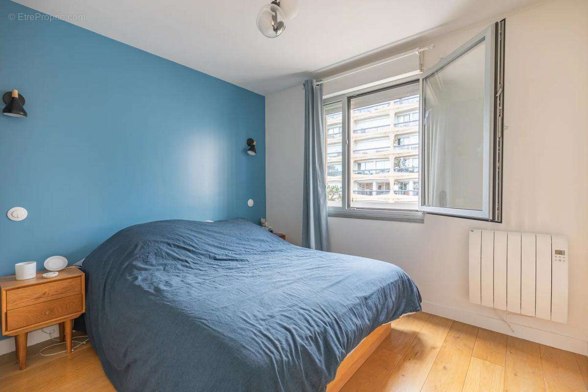 Appartement à COURBEVOIE