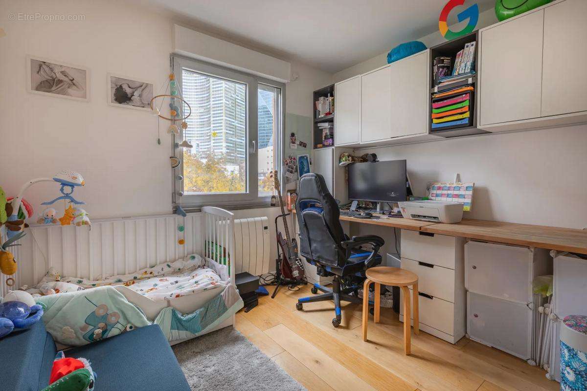 Appartement à COURBEVOIE