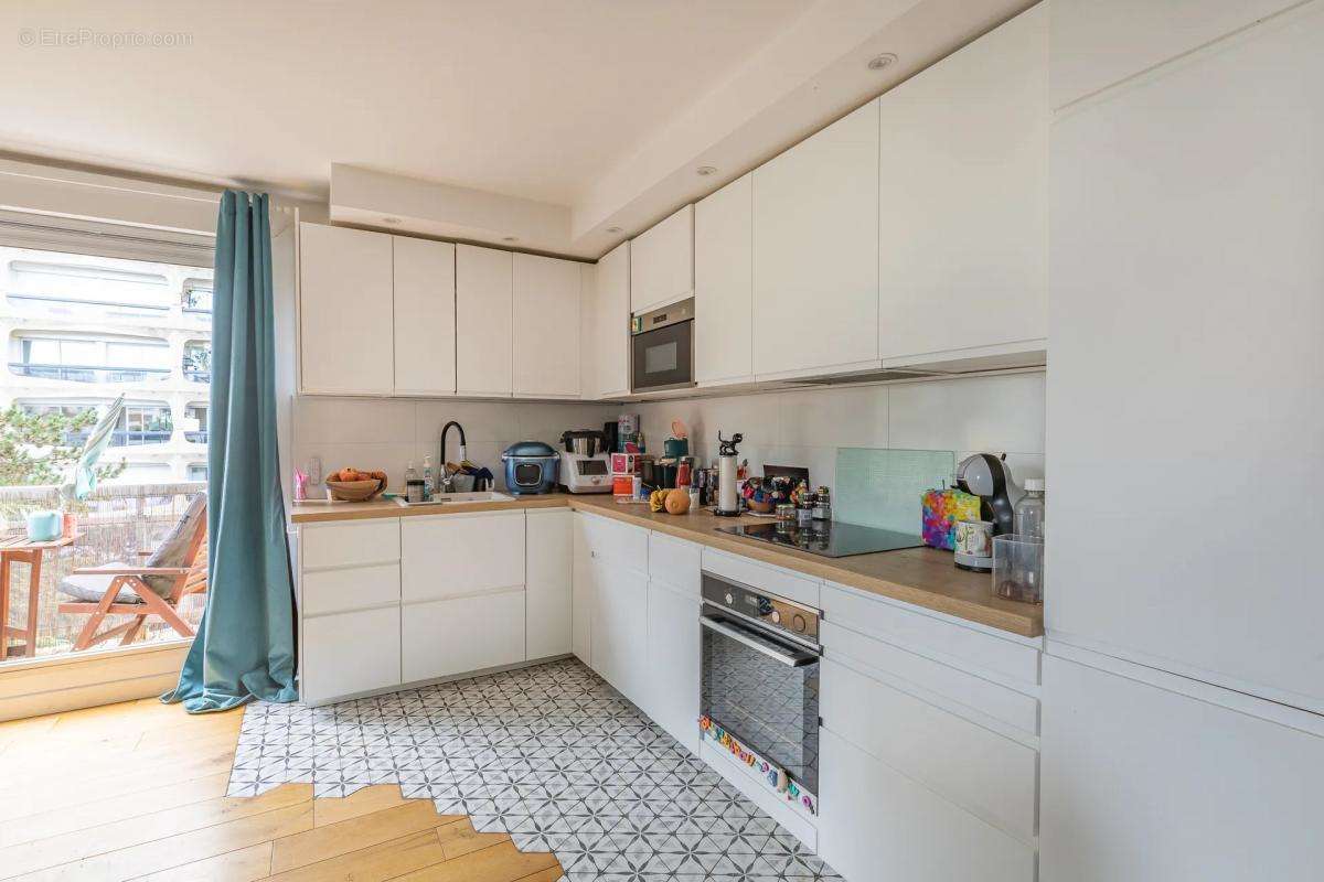 Appartement à COURBEVOIE