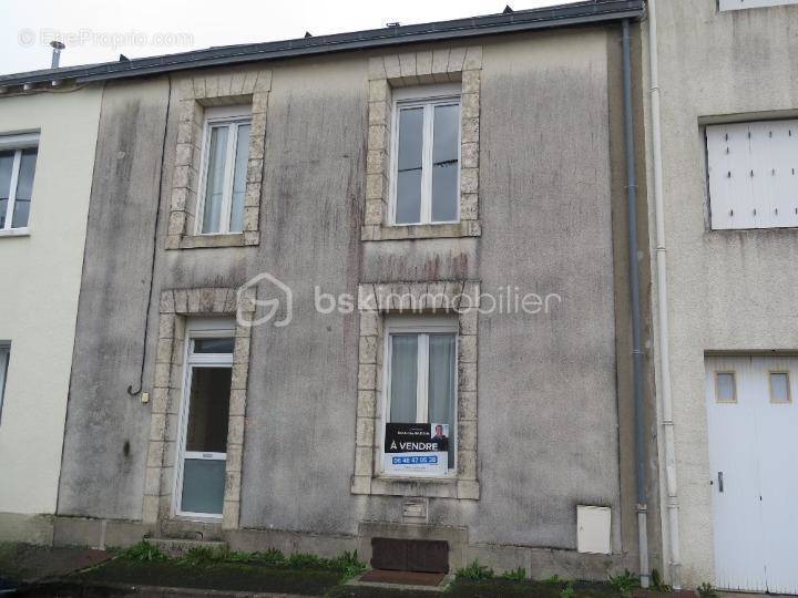 Maison à PARTHENAY