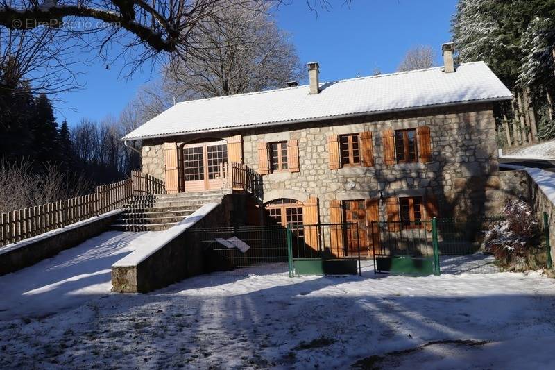 Maison à SAINT-JEURES