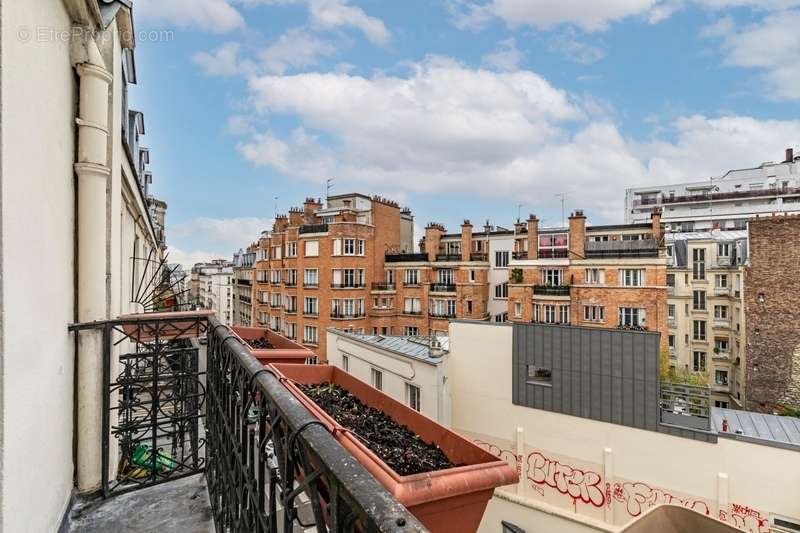 Appartement à PARIS-18E