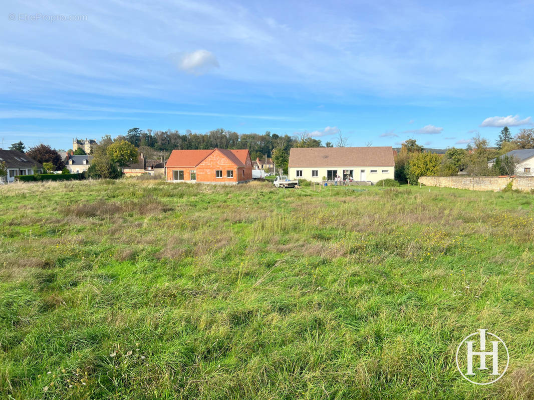 Terrain à SAINT-AMAND-MONTROND