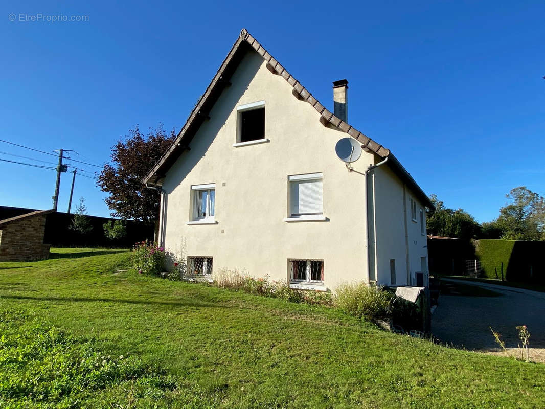 Maison à SAINT-YRIEIX-LA-PERCHE