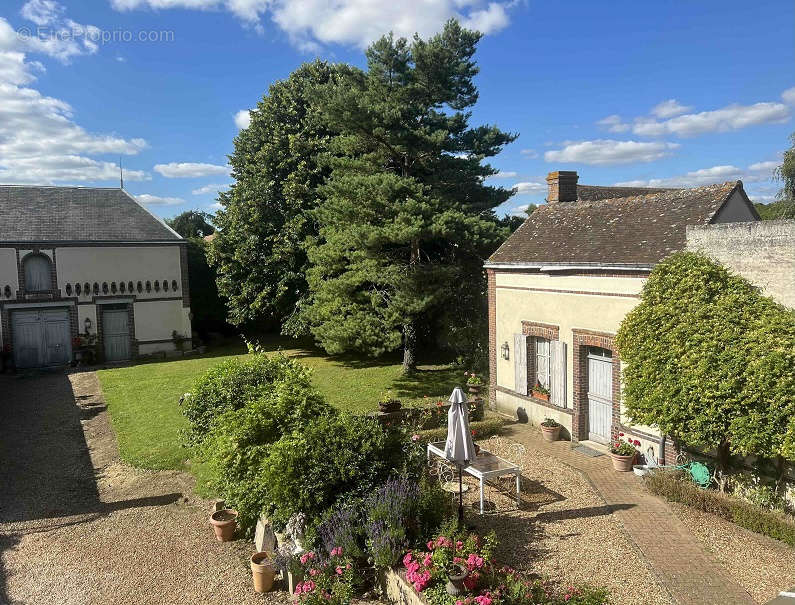 Maison à CHERISY