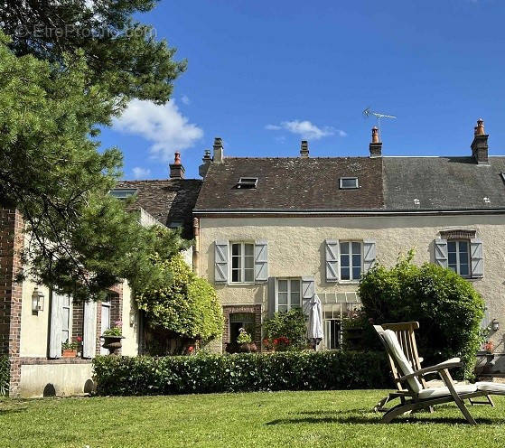 Maison à CHERISY