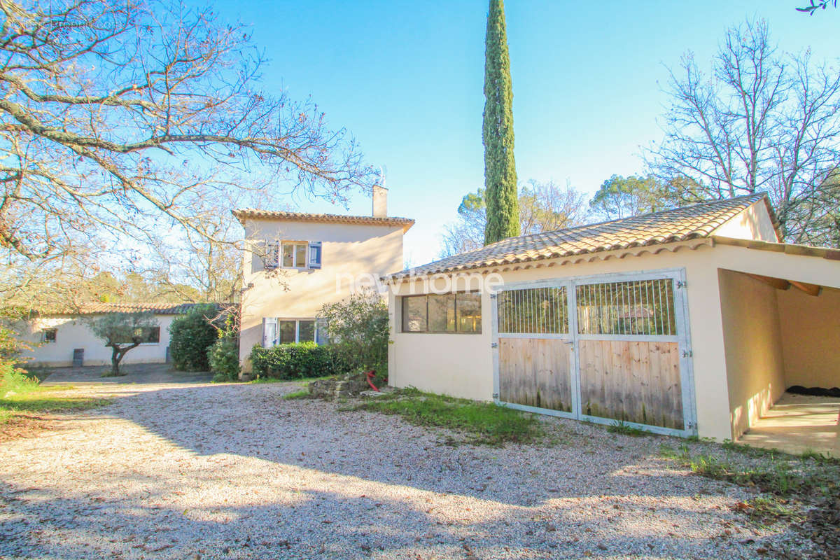 Maison à TOURRETTES