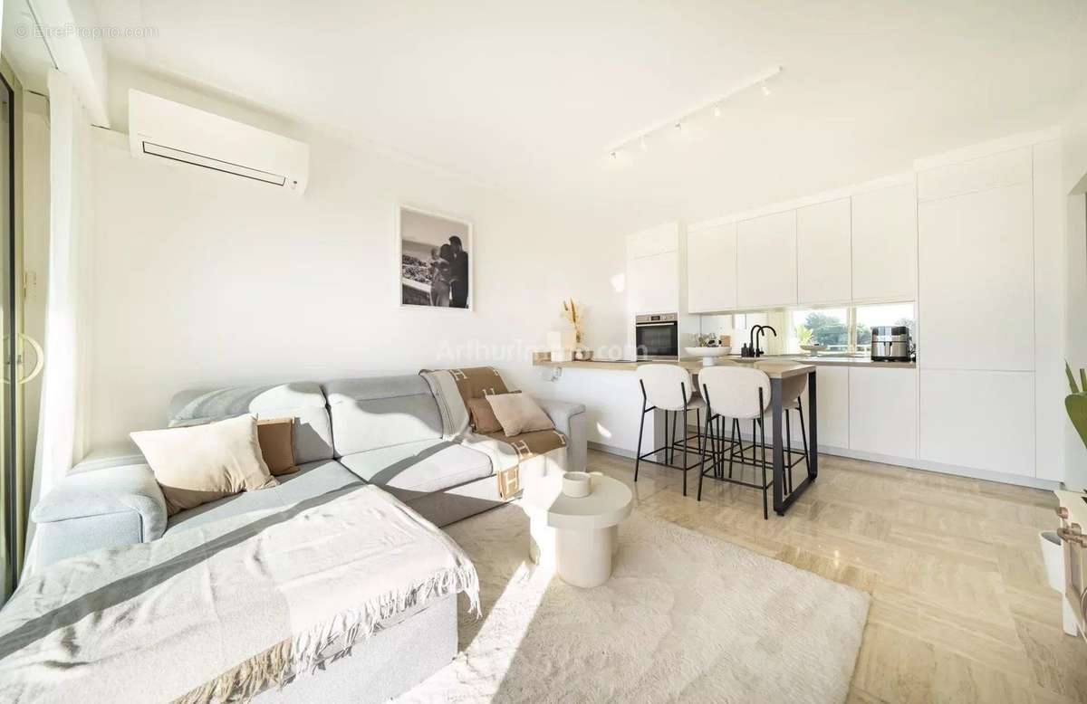 Appartement à VILLENEUVE-LOUBET