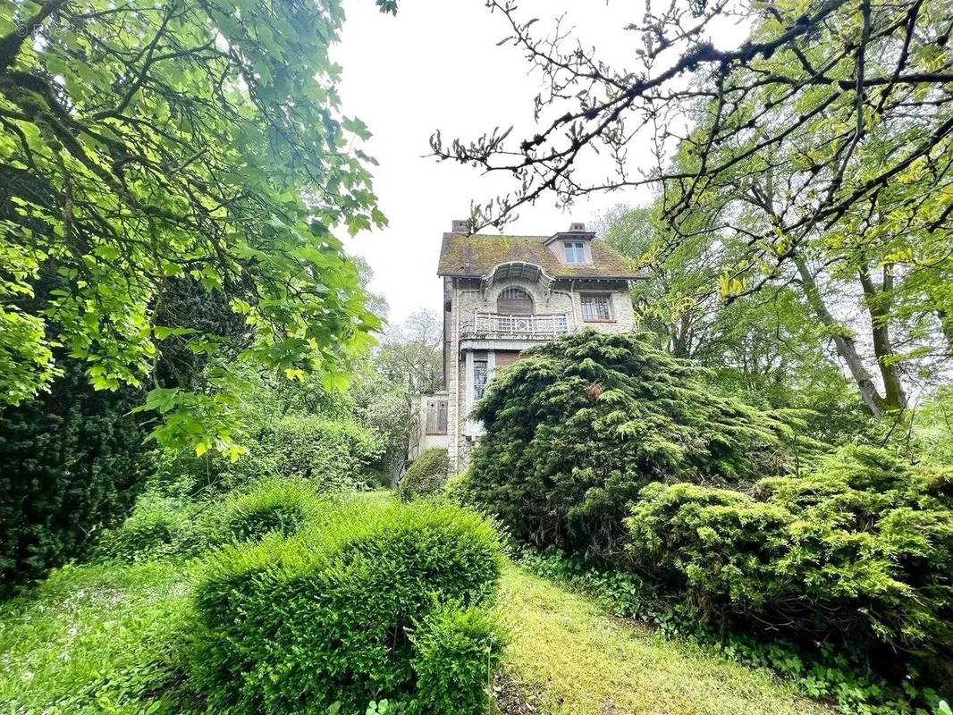 Maison à AUGERVILLE-LA-RIVIERE