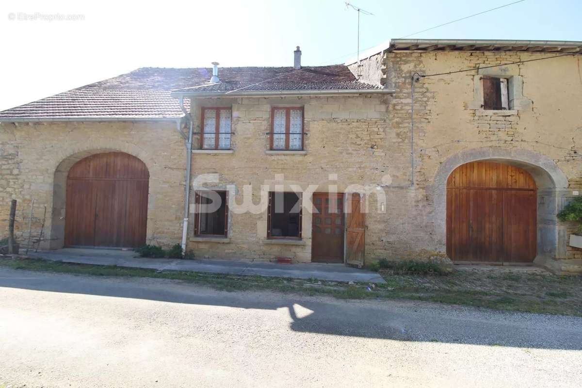 Maison à LONS-LE-SAUNIER