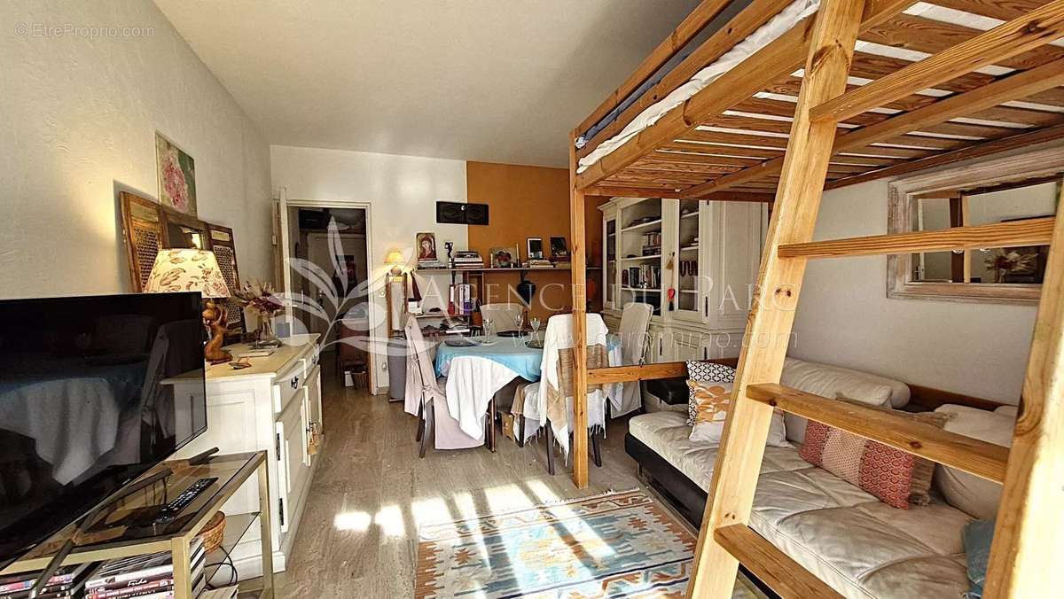 Appartement à VILLENEUVE-LOUBET